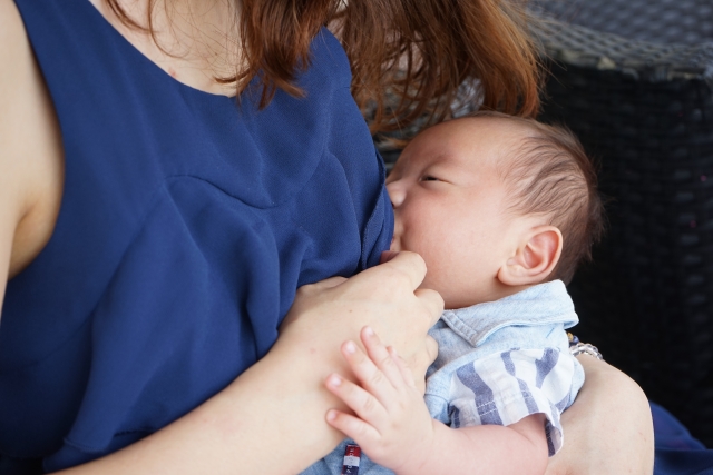 【授乳中のバファリンはOK？】赤ちゃんへの影響＆何時間あけて服用するのが良いのか？