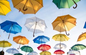 【雨傘の紫外線(UV)防止】日傘のようなuvカット効果はある？雨傘を日傘にする方法も！