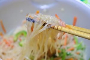 【春雨サラダ】時間が経つと春雨が固くなる!!パサパサ防止方法・柔らかくする方法！